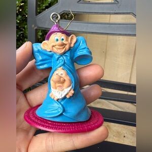 1992 Snow White & The Seven Dwarfs McDonalds Happy Meal Toy Dopey and Sneezy